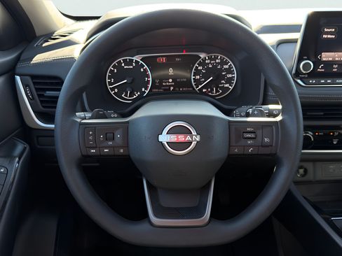 Used 2026 Nissan Rogue S FWD image 39
