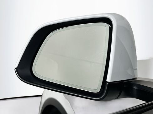 Used 2025 Tesla Model Y Long Range RWD image 16