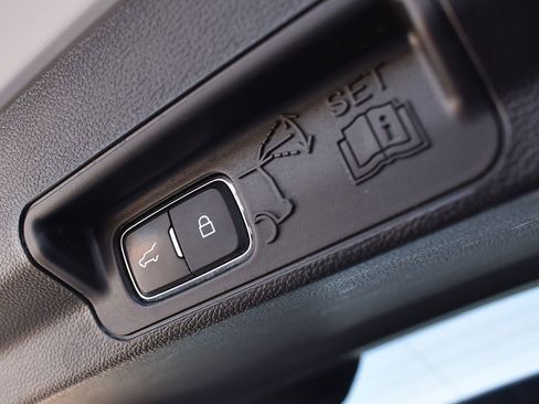 Used 2021 Ford Explorer XLT w/ Equipment Group 202A image 28