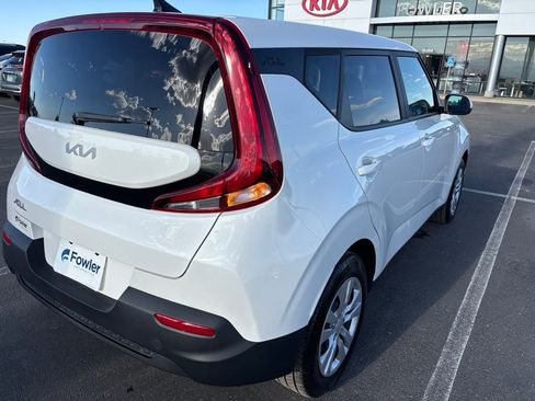 Used 2022 Kia Soul LX FWD image 5