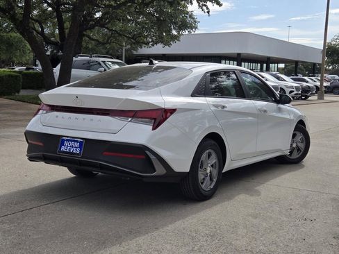 New 2025 Hyundai Elantra SE image 5