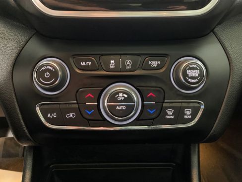Used 2022 Jeep Cherokee Limited w/ Elite Package AWD/4WD image 29