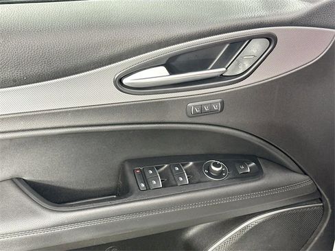 Used 2022 Alfa Romeo Stelvio Veloce image 25