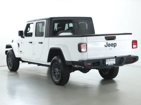 Used 2024 Jeep Gladiator Sport AWD/4WD image 40