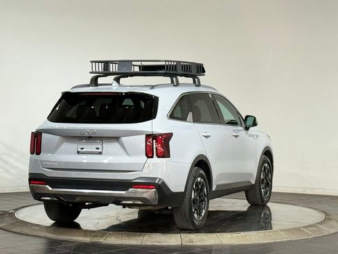 Used 2024 Kia Sorento S w/ Panoramic Sunroof Package image 10