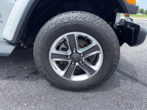 Used 2021 Jeep Wrangler Unlimited Sahara AWD/4WD image 9