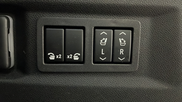 Used 2023 GMC Yukon Denali AWD/4WD image 29