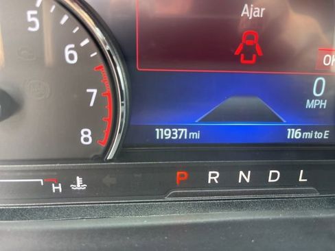 Used 2022 Ford Explorer XLT image 15