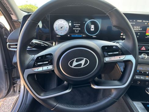 Used 2025 Hyundai Elantra SEL FWD image 28