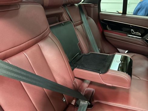 Used 2025 Land Rover Range Rover SE image 32