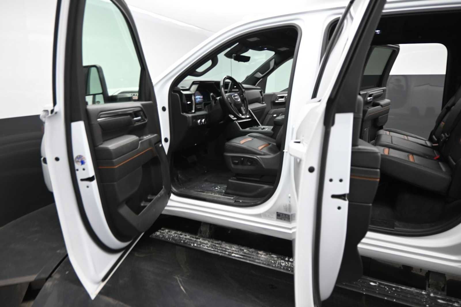 Used 2024 GMC Sierra 2500 AT4 w/ AT4 Premium Plus Package AWD/4WD image 69