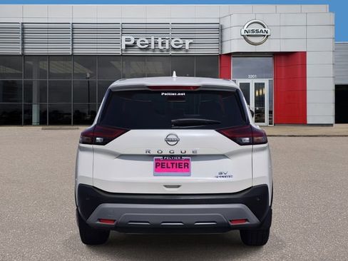 Used 2023 Nissan Rogue SV image 5