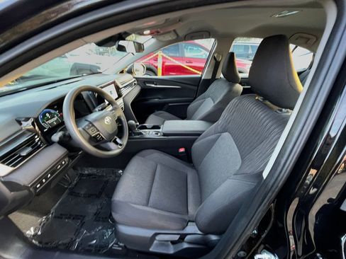 Used 2025 Toyota Camry LE image 25