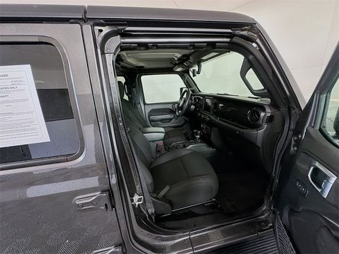 Used 2022 Jeep Gladiator Sport image 27