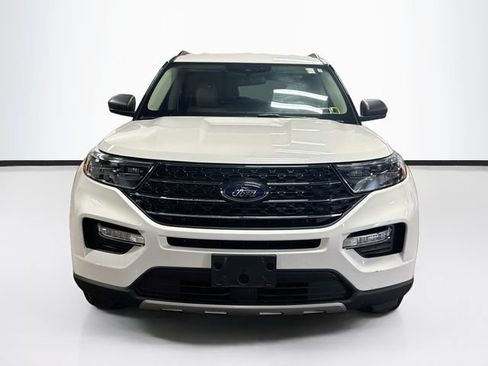 Used 2023 Ford Explorer XLT w/ Equipment Group 202A AWD/4WD image 2