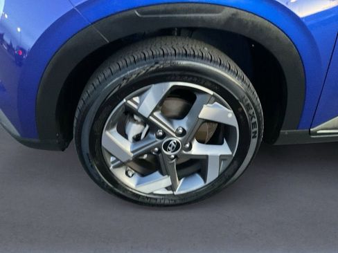 Used 2025 Hyundai Venue SEL FWD image 12