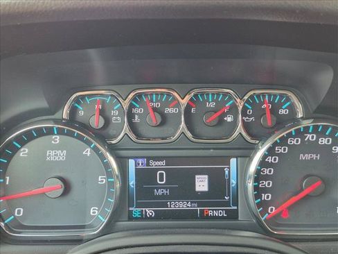 Used 2018 Chevrolet Suburban LT RWD image 9