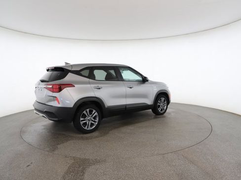 Used 2021 Kia Seltos LX image 19