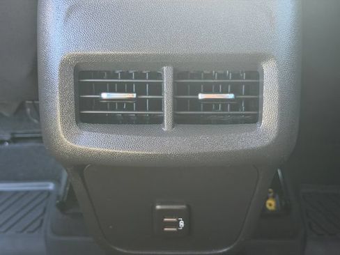 Used 2023 Chevrolet Equinox LT FWD image 16