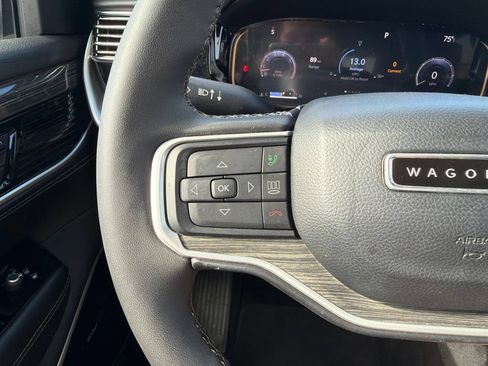 Used 2022 Jeep Wagoneer Series III w/ Premium Group I RWD image 59