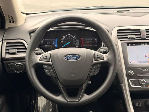 Used 2019 Ford Fusion SE FWD image 25