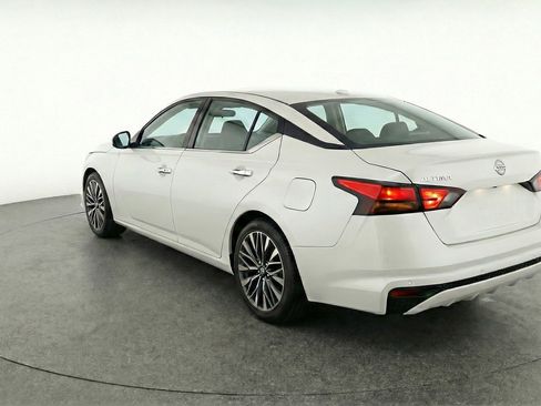 Used 2025 Nissan Altima 2.5 SV FWD image 6