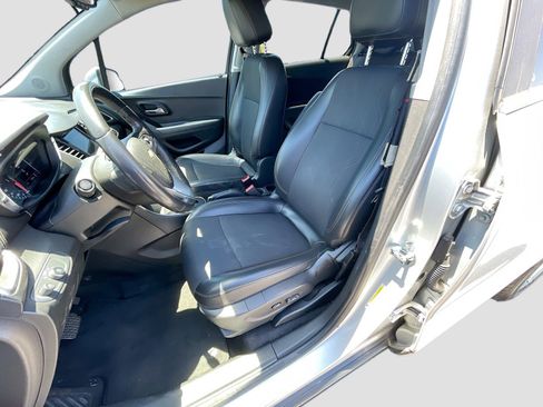Used 2018 Chevrolet Trax LT w/ LT Convenience Package FWD image 12