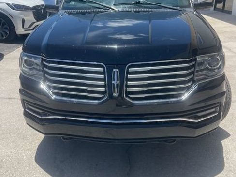 Used 2017 Lincoln Navigator Select RWD image 2