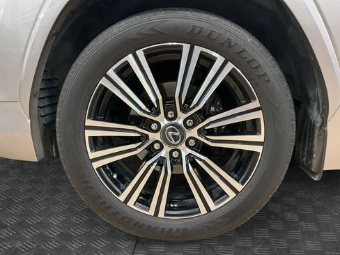 Used 2022 Lexus LX 600 4WD w/ Luxury Package image 14
