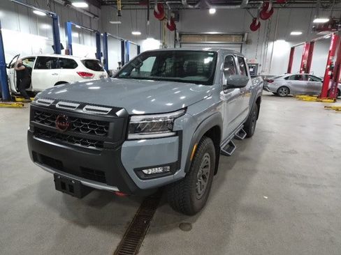 Used 2025 Nissan Frontier PRO-4X image 5