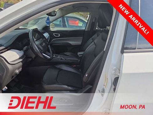 Used 2022 Jeep Compass Latitude w/ Convenience Group AWD/4WD image 5