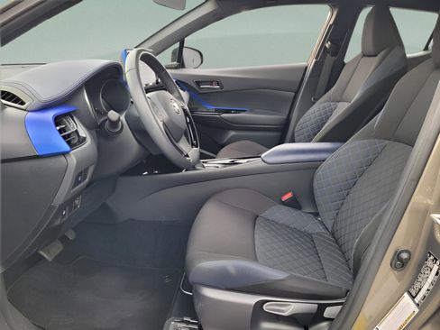 Certified 2021 Toyota C-HR XLE image 9