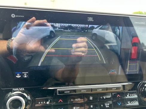 Used 2022 Toyota Highlander Limited FWD image 19