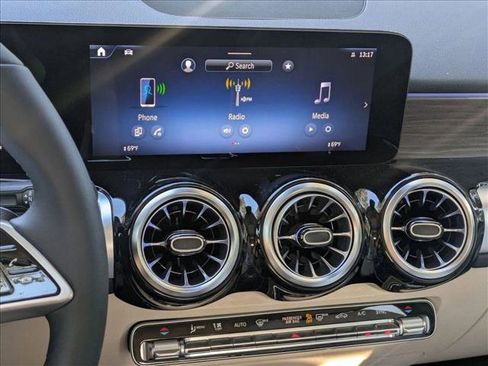 Used 2026 Mercedes-Benz GLB 250 image 12