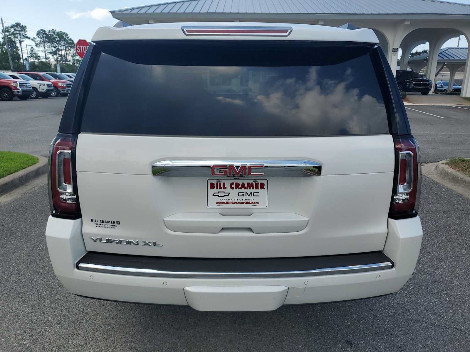 Used 2017 GMC Yukon XL Denali w/ Open Road Package AWD/4WD image 4
