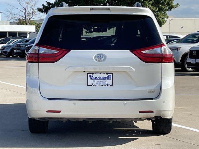 Used 2017 Toyota Sienna XLE Premium FWD image 5