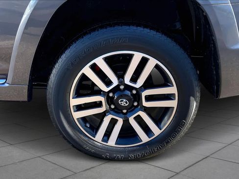 Used 2014 Toyota 4Runner Limited image 11