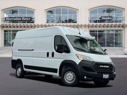 Used 2023 RAM ProMaster 2500 w/ Driver Convenience Group FWD image 1