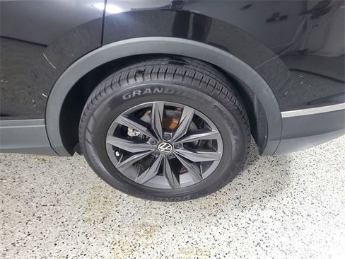 Used 2022 Volkswagen Tiguan SE image 8