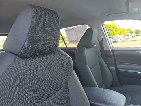 Used 2024 Toyota RAV4 LE AWD/4WD image 8