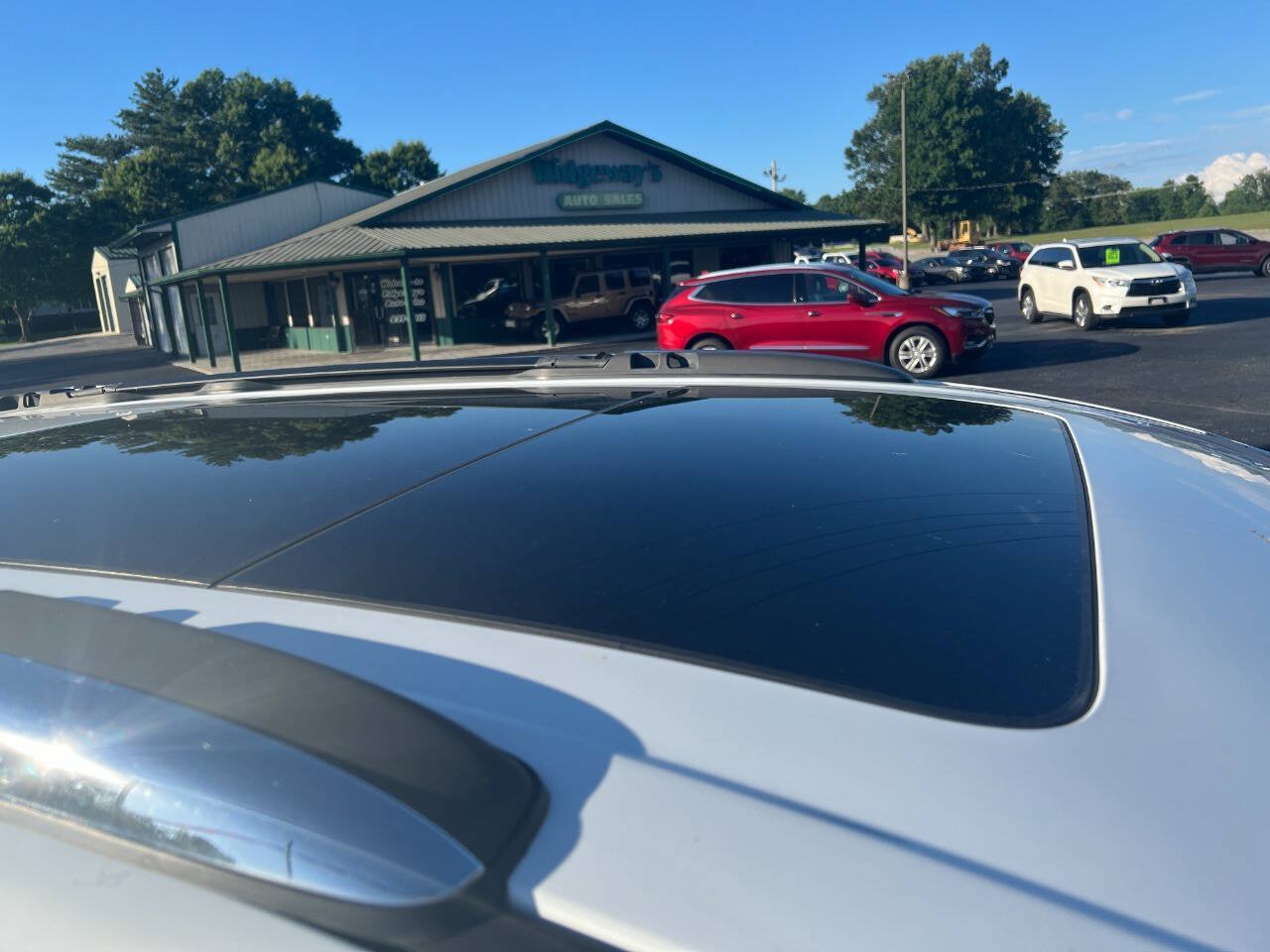 Used 2020 Chrysler Pacifica Limited FWD image 9