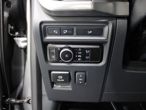 Used 2023 Ford F150 Lariat AWD/4WD image 9