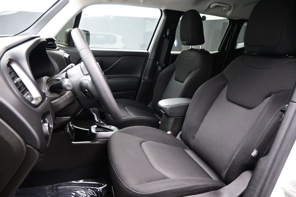 Used 2023 Jeep Renegade Latitude AWD/4WD image 22