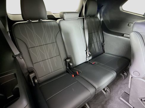 Used 2025 Buick Enclave Avenir w/ Super Cruise Package FWD image 28