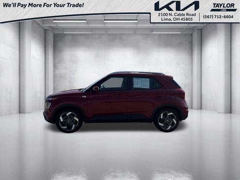 Used 2023 Hyundai Venue SEL FWD image 3