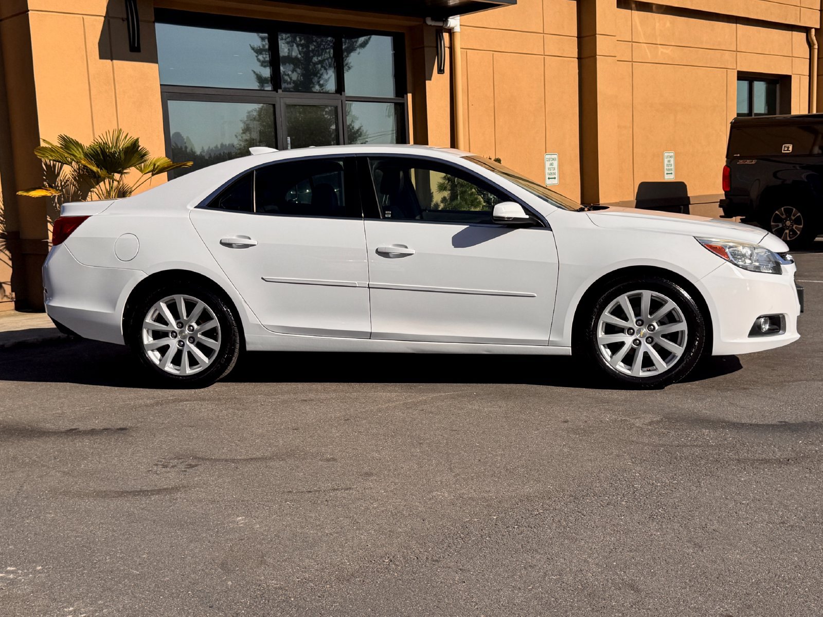Used 2015 Chevrolet Malibu LT FWD image 6
