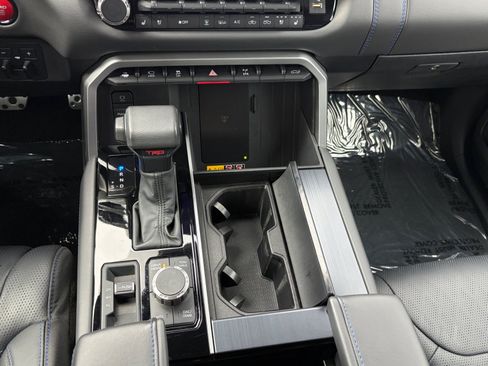 Used 2025 Toyota Tundra Platinum w/ TRD Off-Road Package AWD/4WD image 18