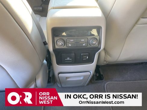 Used 2017 GMC Acadia SLT w/ LPO, Cargo Package image 18