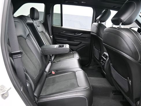 Used 2024 Jeep Grand Cherokee Altitude image 45