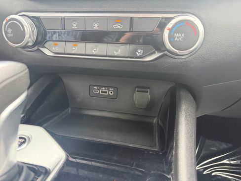 Used 2024 Nissan Altima 2.5 SV FWD image 38
